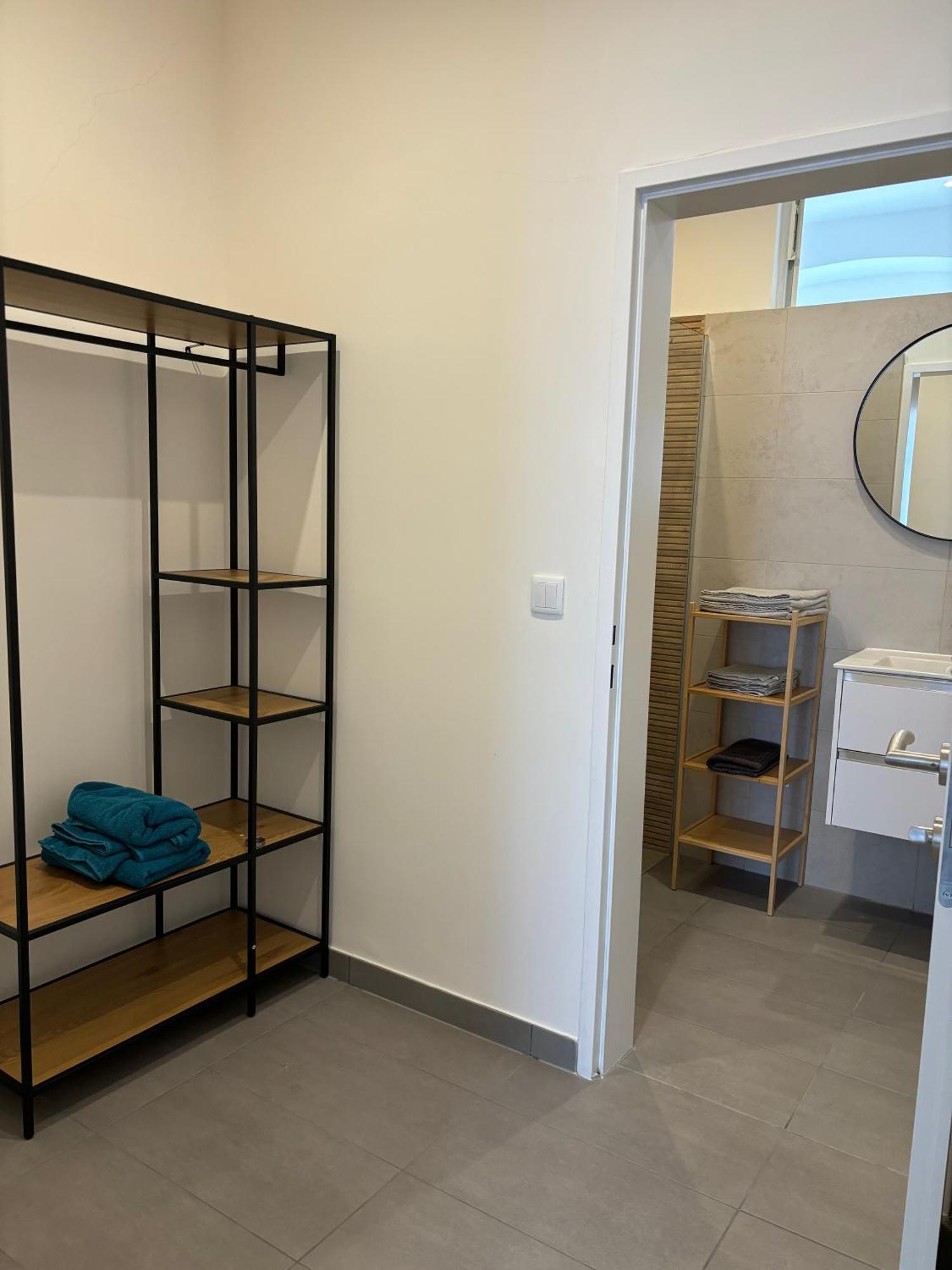 Traumhafte Wohnung Fuer 3, Grosszuegig, Walk In Dusche ウィーン エクステリア 写真